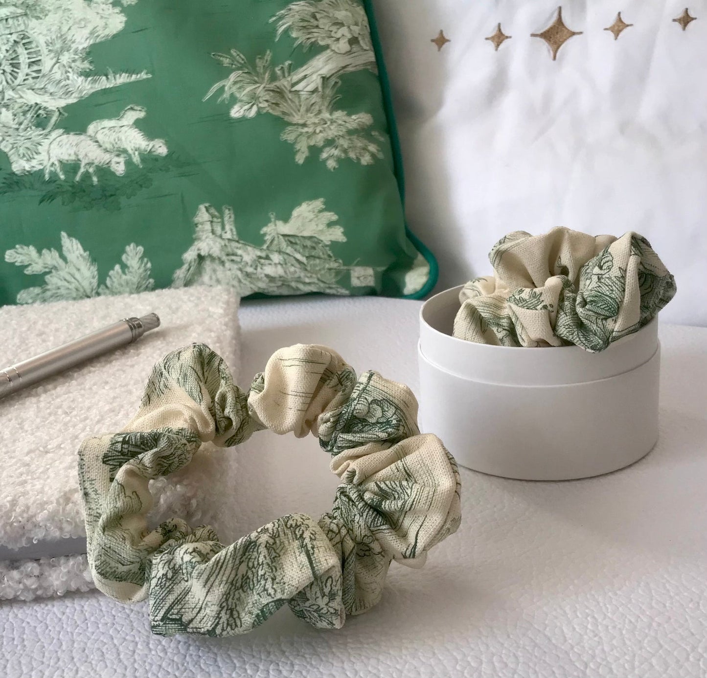 Chouchou cheveux Jouy de Fruits vert, Bazar Atelier Sablon